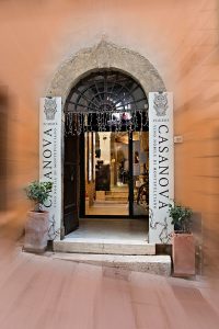 Montepulciano il Podere Casanova Wine Art Shop