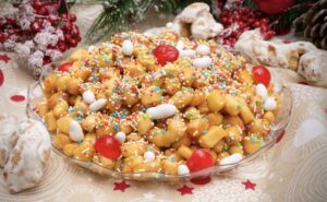 Un piatto di deliziosi struffoli